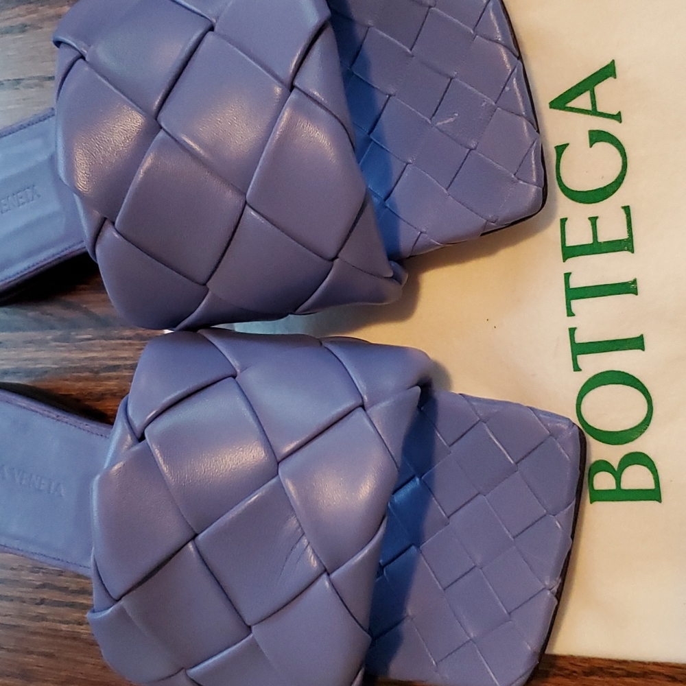 Bottega Veneta Lido Flat Sandals - Size 38 (US 8) NWOT - Picture 4 of 9